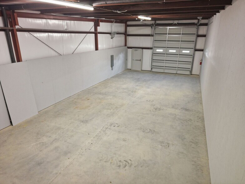 More Photos Of 3945 Lee St, Ayden Light Distribution For Lease