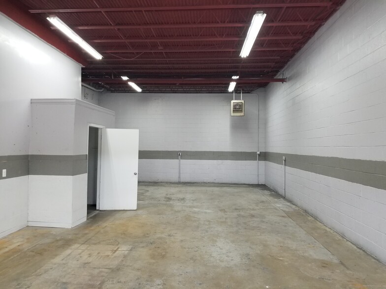 More Photos Of 4925-4949 Beech Rd, Temple Hills Light Manufacturing For Lease