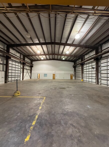 More Photos Of 1420 Holly Road, Corpus Christi Warehouse For Lease