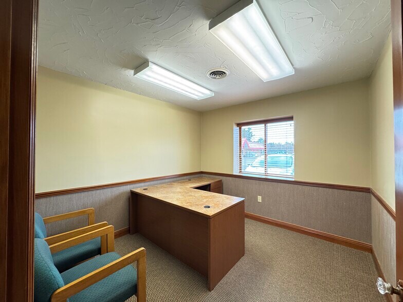More Photos Of 804 Lincoln St, Rhinelander Office For Sale