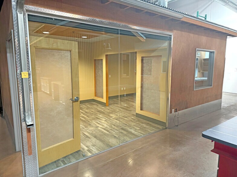 More Photos Of 7107-7139 Telegraph Rd, Montebello Warehouse For Sale