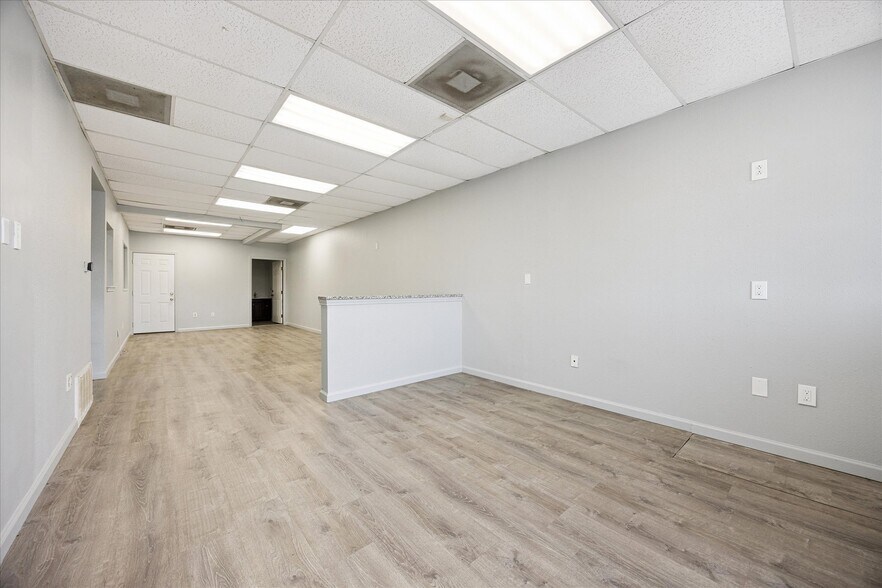 More Photos Of 16806 I-35 S, Buda Showroom For Lease