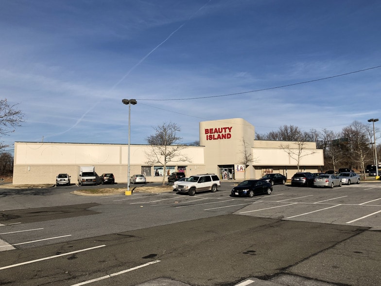 More Photos Of 8511-8585 Landover Rd, Landover Storefront For Lease
