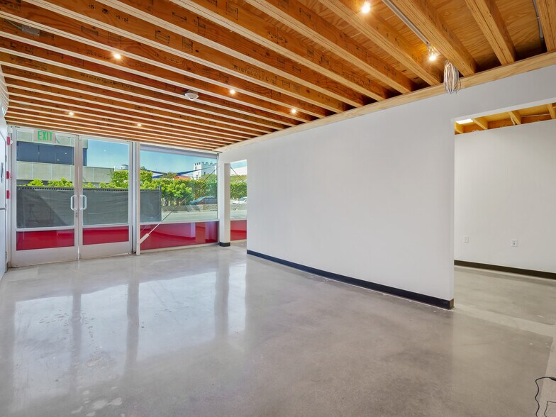 More Photos Of 2134 S Sepulveda Blvd, Los Angeles Showroom For Sale