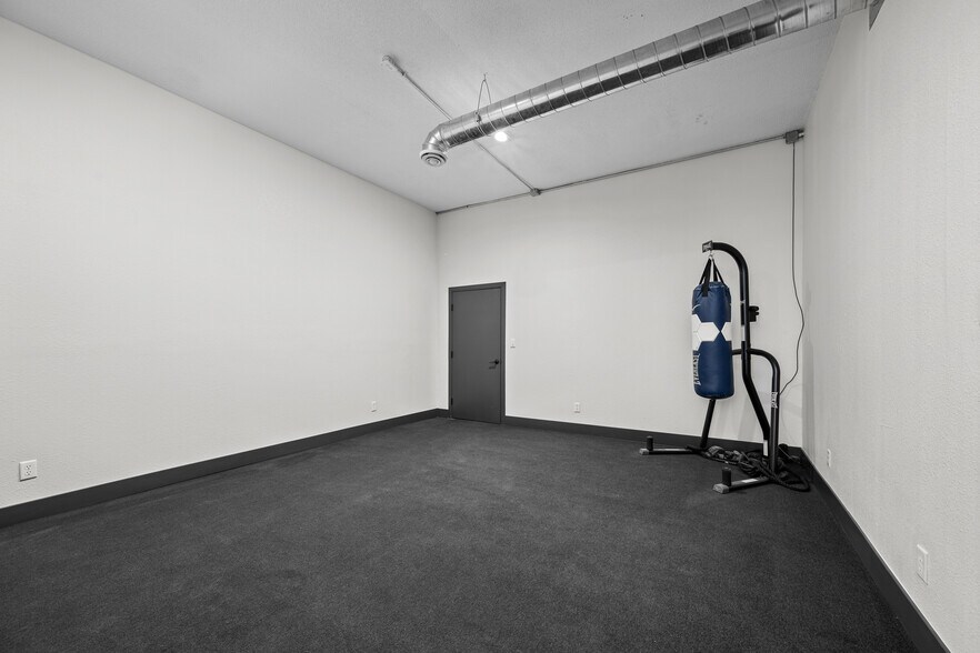 More Photos Of 2400 24th St, Rock Island Office Residential For Lease