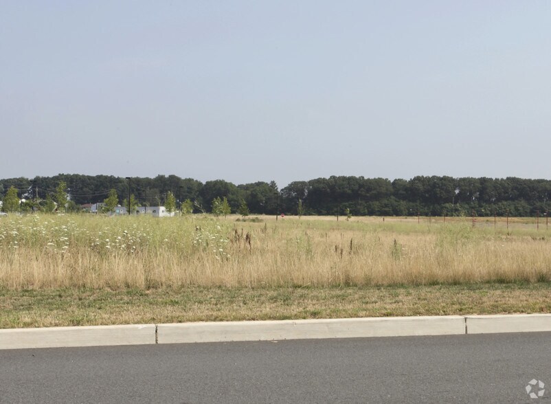 More Photos Of 939 RT 1, Edison Unknown For Lease