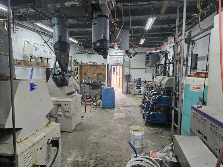 More Photos Of 800 N River Rd, Mount Prospect Specialty For Sale