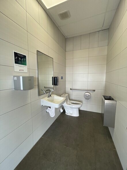 More Photos Of 98-025 Hekaha St, Aiea Unknown For Lease