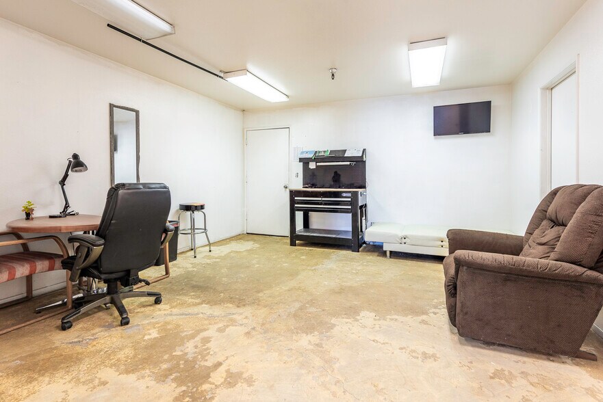 More Photos Of 1247 S Buena Vista St, San Jacinto Warehouse For Sale