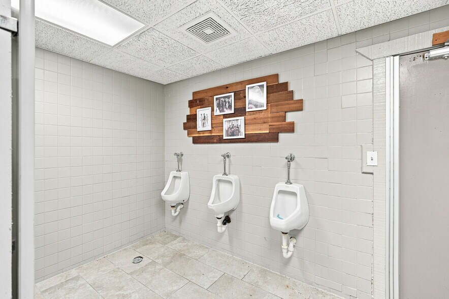 More Photos Of 1090 Rochester Rd, Troy Restaurant For Sale