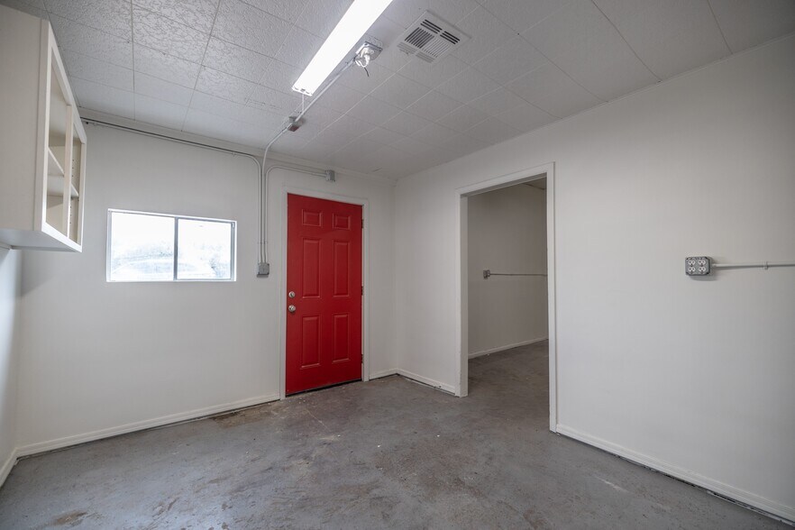 More Photos Of 2423 W Campbell Ave, Phoenix Warehouse For Sale