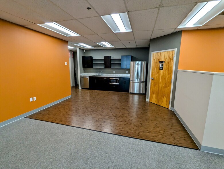 More Photos Of 20 New Plant Ct, Owings Mills Office For Lease