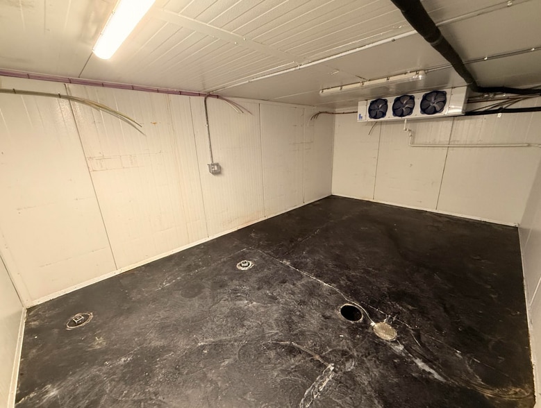 More Photos Of 331 E 13th St, Cincinnati Restaurant For Lease