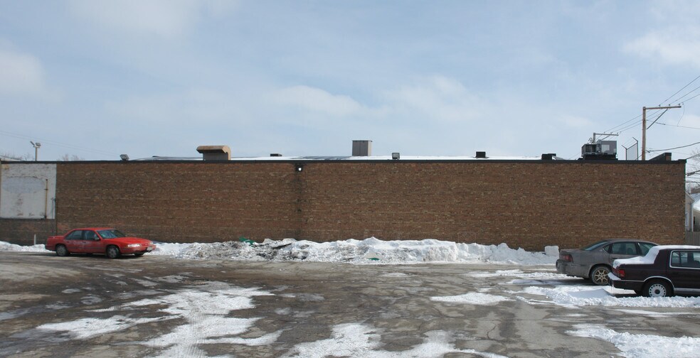 More Photos Of 2649 E 79th St, Chicago Freestanding For Lease