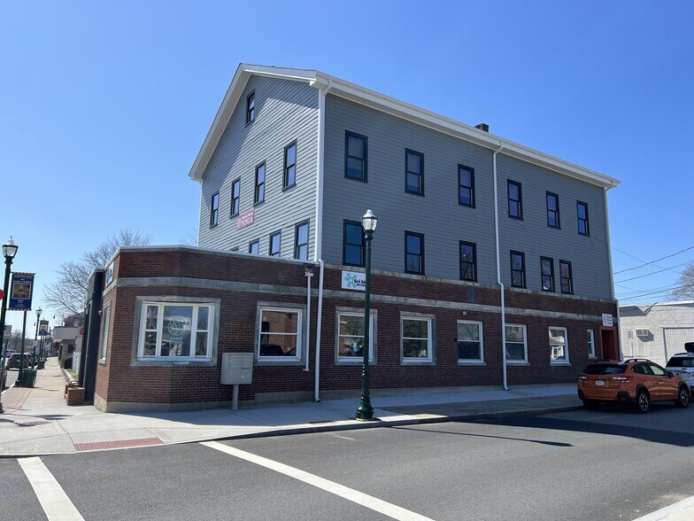 More Photos Of 871 Washington St, Braintree Storefront Retail Office For Lease