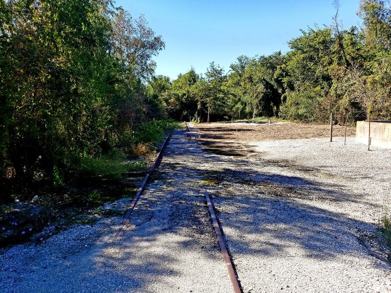 More Photos Of 139 Joe Brown Rd, Lockport Warehouse For Sale