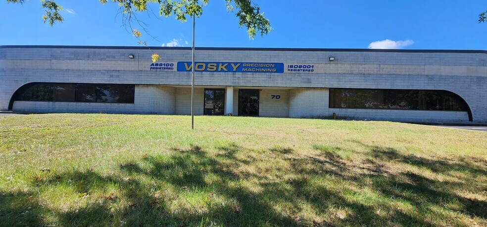 More Photos Of 70 Air Park Dr, Ronkonkoma Manufacturing For Lease