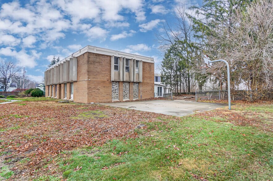 More Photos Of 1106 E High St, Springfield Schools For Sale