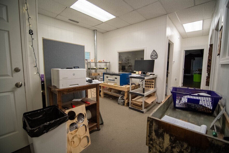 More Photos Of 300 Taugwonk Rd, Stonington Warehouse For Lease