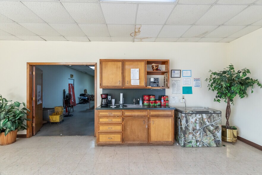 More Photos Of 5050 E Hwy 80, Abilene Manufacturing For Sale