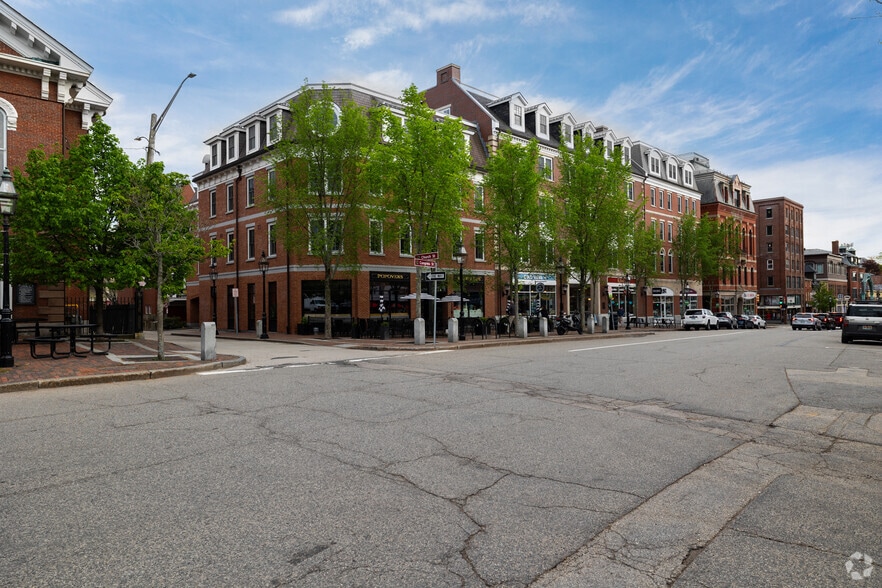 More Photos Of 18 Congress St, Portsmouth Apartments For Sale