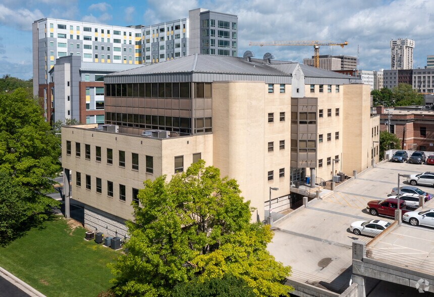 More Photos Of 40 York Rd, Towson Medical For Lease