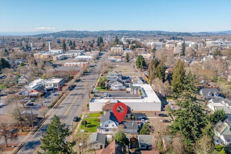 More Photos Of 1607 State St, Salem Office For Sale