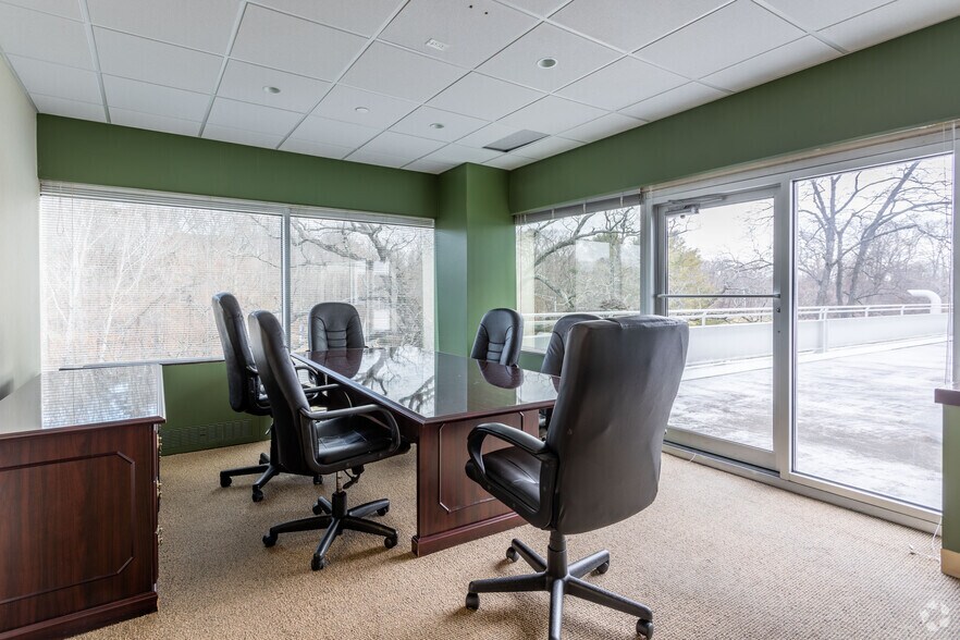 More Photos Of 800 Westchester Ave, Rye Brook Office For Lease