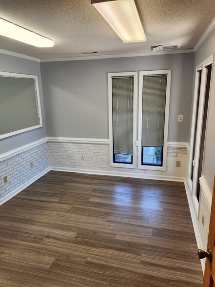 More Photos Of 411 Western Blvd, Jacksonville Medical For Sale
