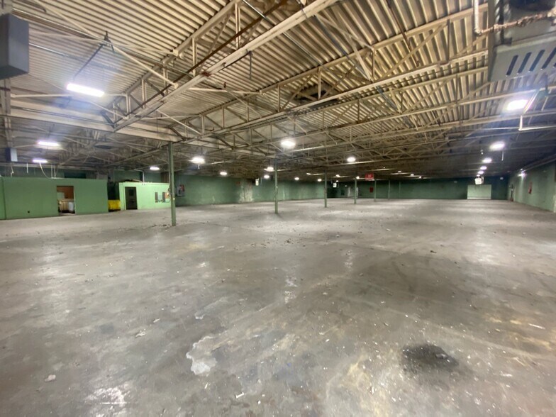 More Photos Of 318 Gidney St, Shelby Warehouse For Lease