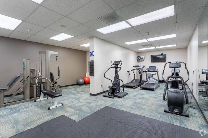 More Photos Of 4949 Meadows Rd, Lake Oswego Unknown For Lease