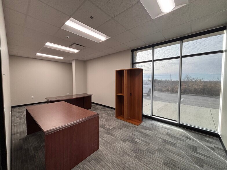 More Photos Of 18760 Johnson Dr, Shawnee Warehouse For Lease