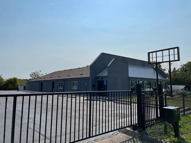 More Photos Of 5041 State Ave, Kansas City Freestanding For Sale