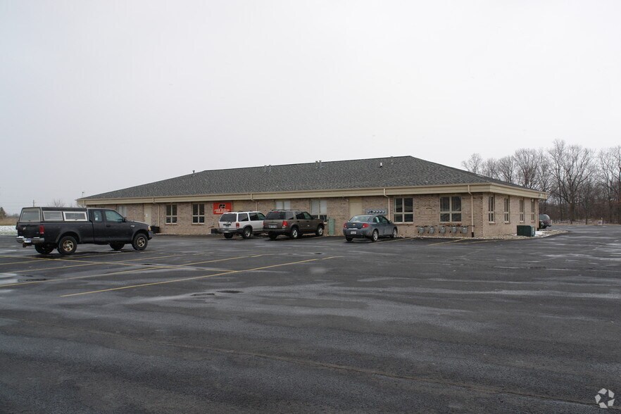 More Photos Of 576-588 Olds St, Jonesville Office For Sale