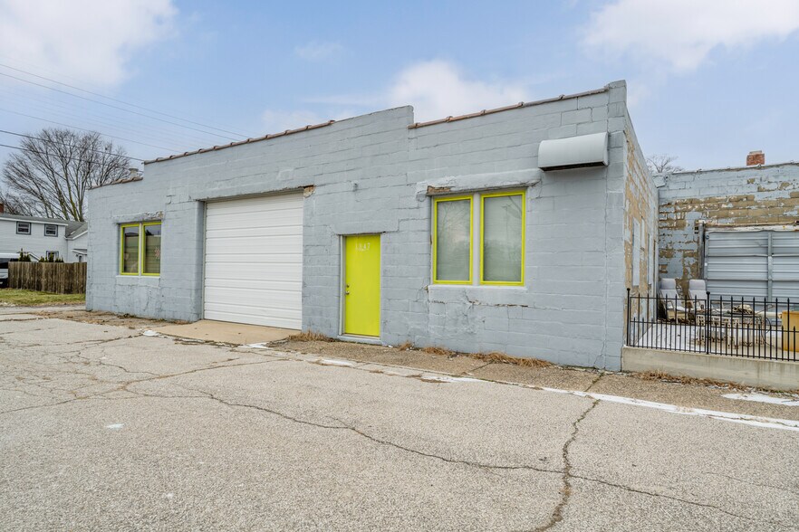 More Photos Of 9004 First St, Baroda General Retail For Sale