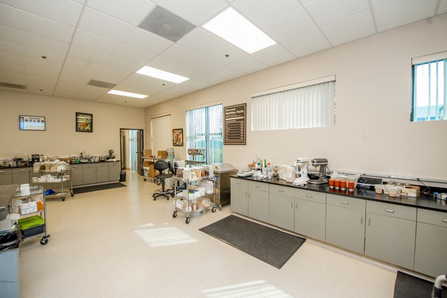 More Photos Of 537 Queensland Cir, Corona Loft Creative Space For Sale