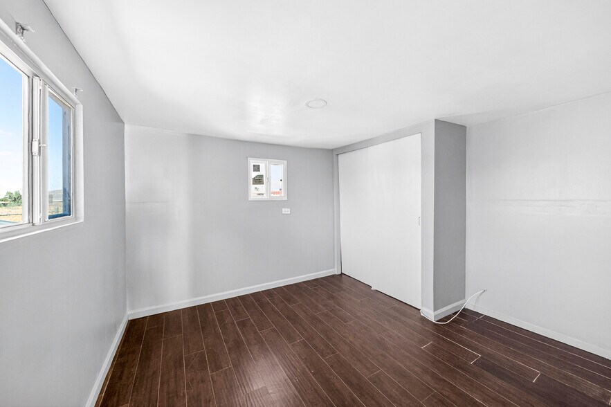 More Photos Of 11398 Bartlett Ave, Adelanto Contractor Storage Yard For Sale