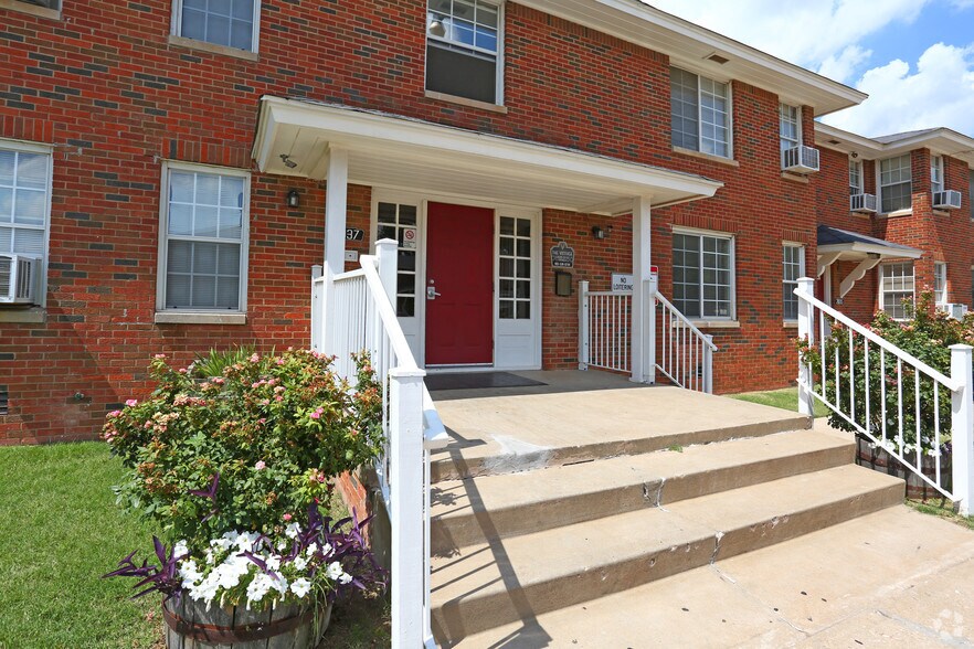 More Photos Of 2037 NW 26th St, Oklahoma City Apartments For Sale