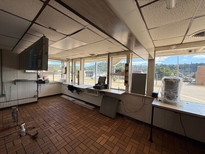 More Photos Of 3795 Central Ave, Shadyside Freestanding For Sale