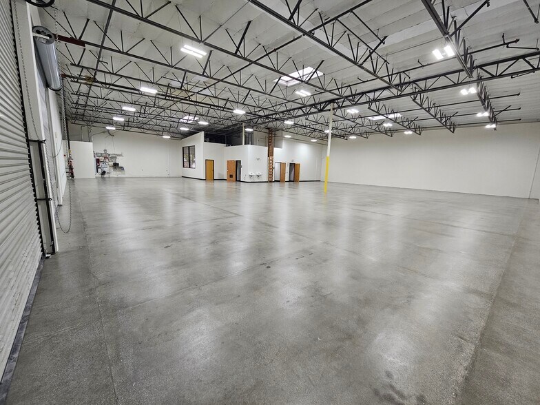 More Photos Of 325 N Shepard St, Anaheim Warehouse For Lease