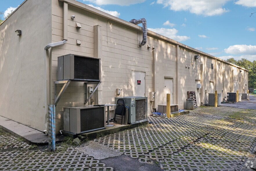 More Photos Of 8525-8549 Gunn Hwy, Odessa Unknown For Lease