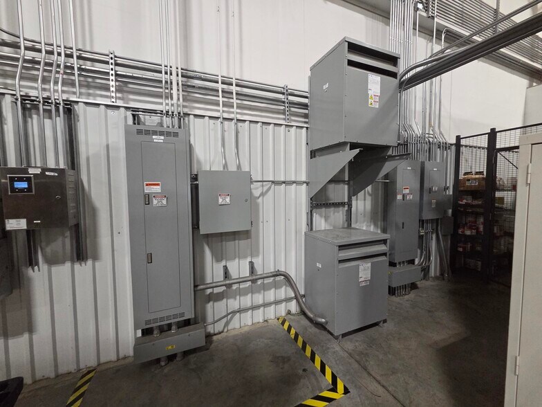 More Photos Of 4400 Garrison Ave, Evansville Manufacturing For Lease