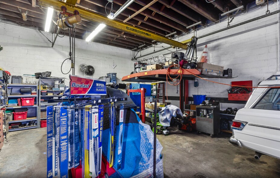 More Photos Of 4914 25th Ave, Woodside Manufacturing For Sale