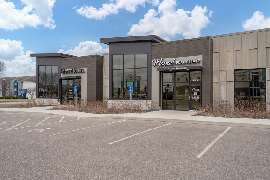 More Photos Of 320 Saint Andrews Dr, Mankato Office For Sale