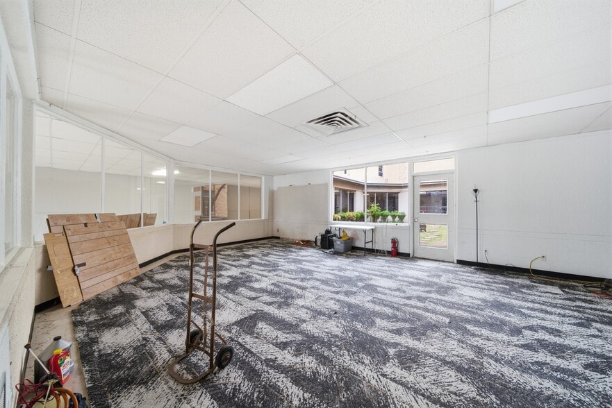 More Photos Of 1915 E 3rd St, Tulsa Religious Facility For Sale