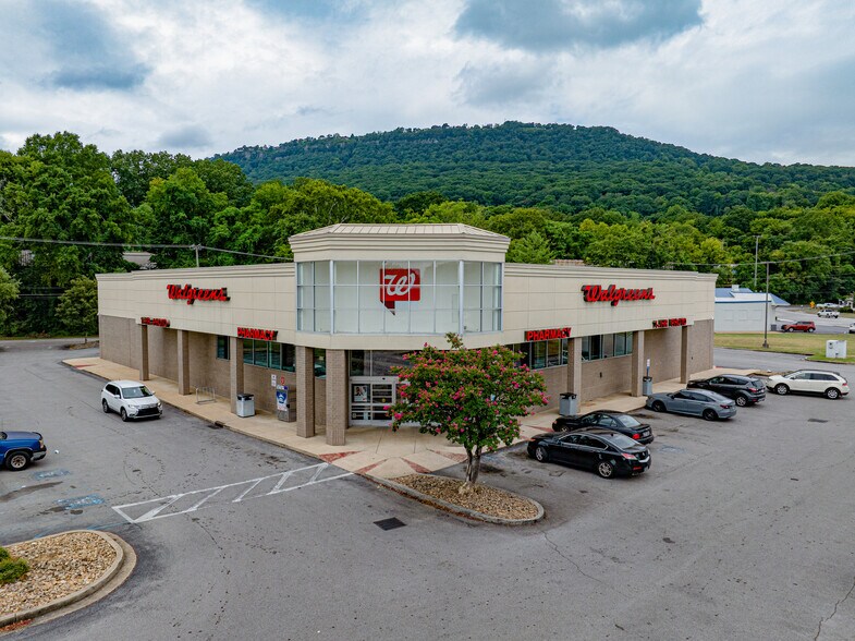 Primary Photo Of 3550 Broad St, Chattanooga Drugstore For Sale
