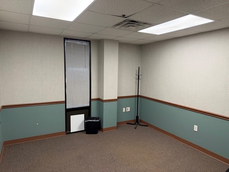 More Photos Of 404 S Westover Blvd, Albany Distribution For Lease