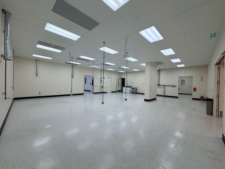 More Photos Of 1278-1280 Reamwood Ave, Sunnyvale Light Manufacturing For Lease