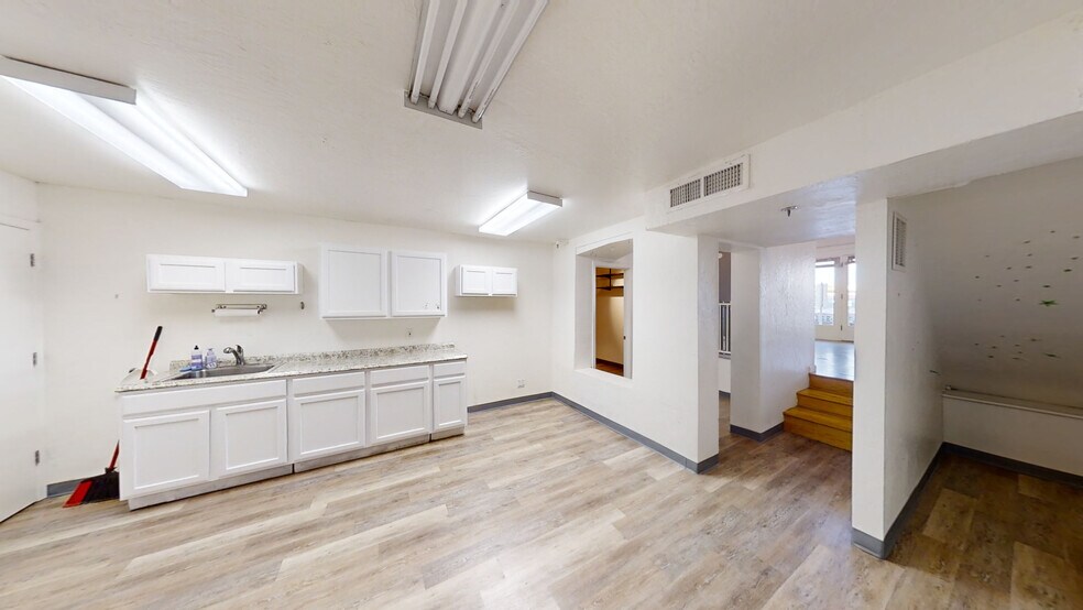 More Photos Of 10818 N 71st Pl, Scottsdale Storefront For Lease