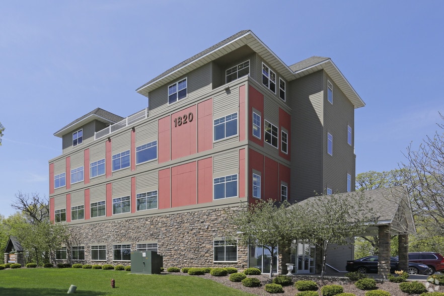 More Photos Of 1820 Old Highway 8, New Brighton Office For Lease